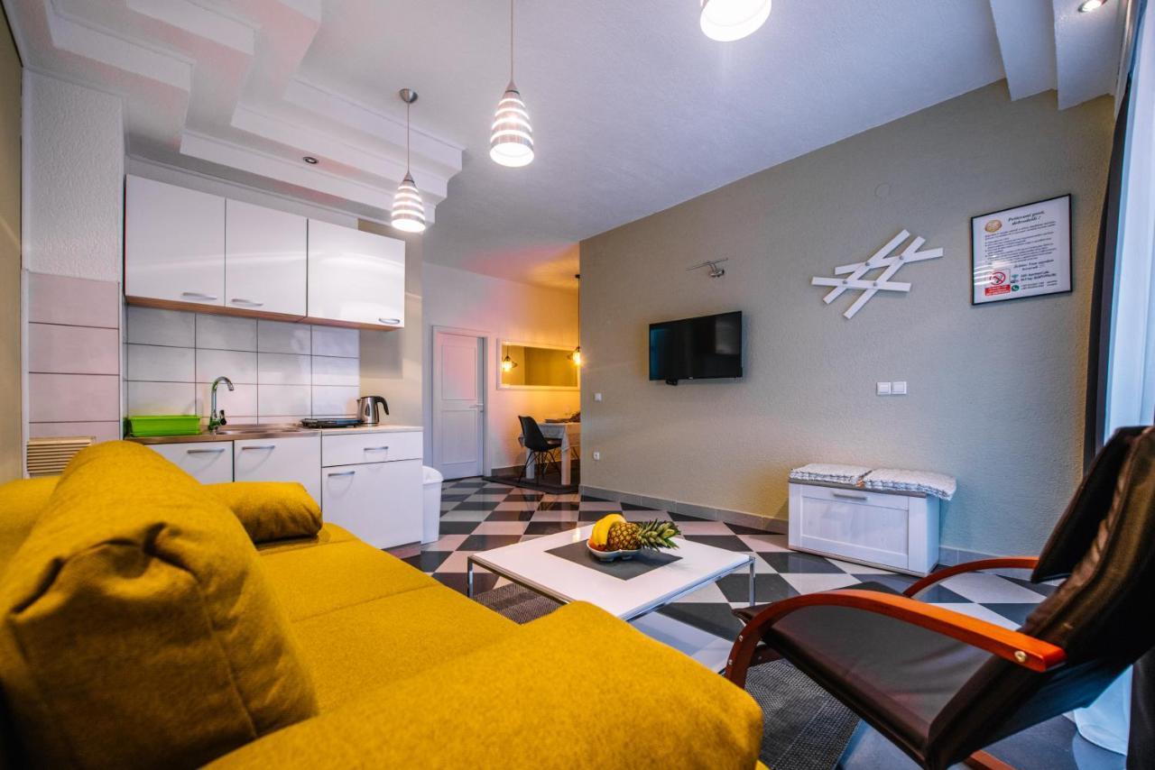 Apartman Luka リヴノ エクステリア 写真