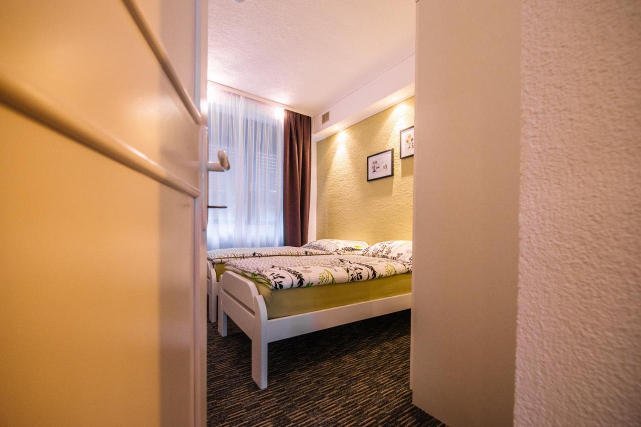 Apartman Luka リヴノ エクステリア 写真
